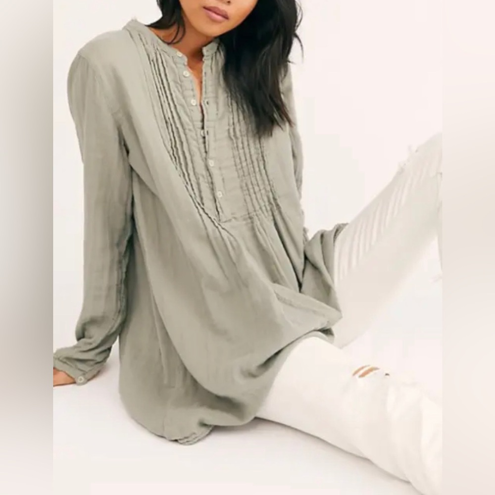 NWT-Velvet Heart Womens Soft Shirt Top Blouse Size S/M Medium